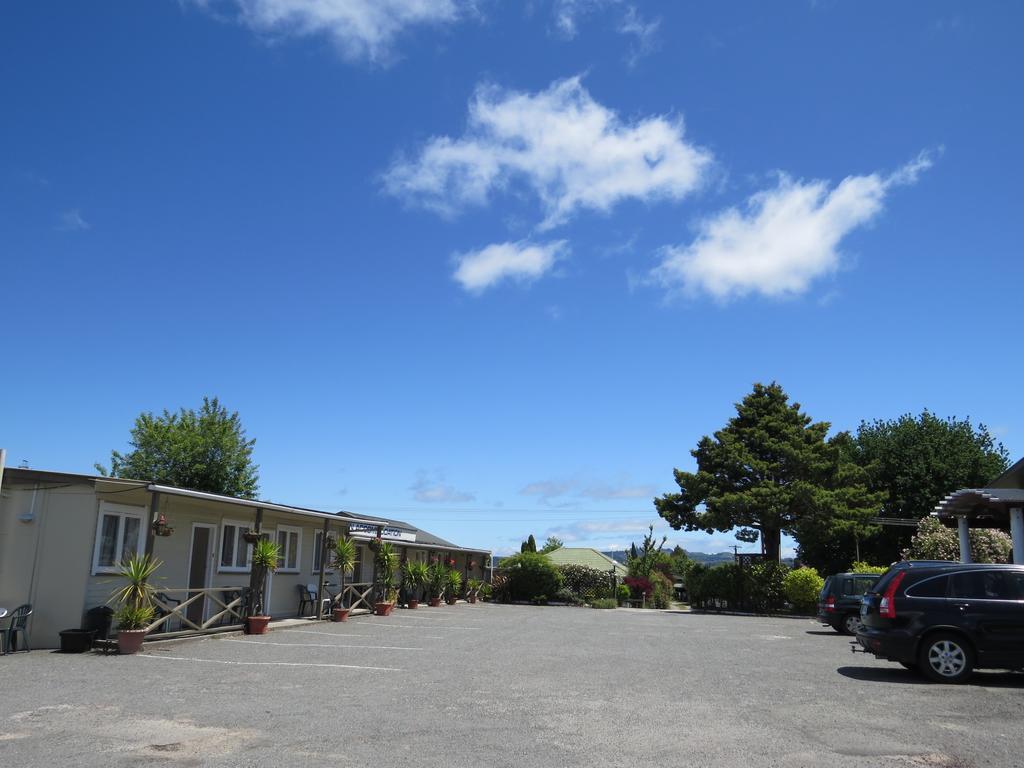 Camellia Court Family Motel Taupo Exterior foto