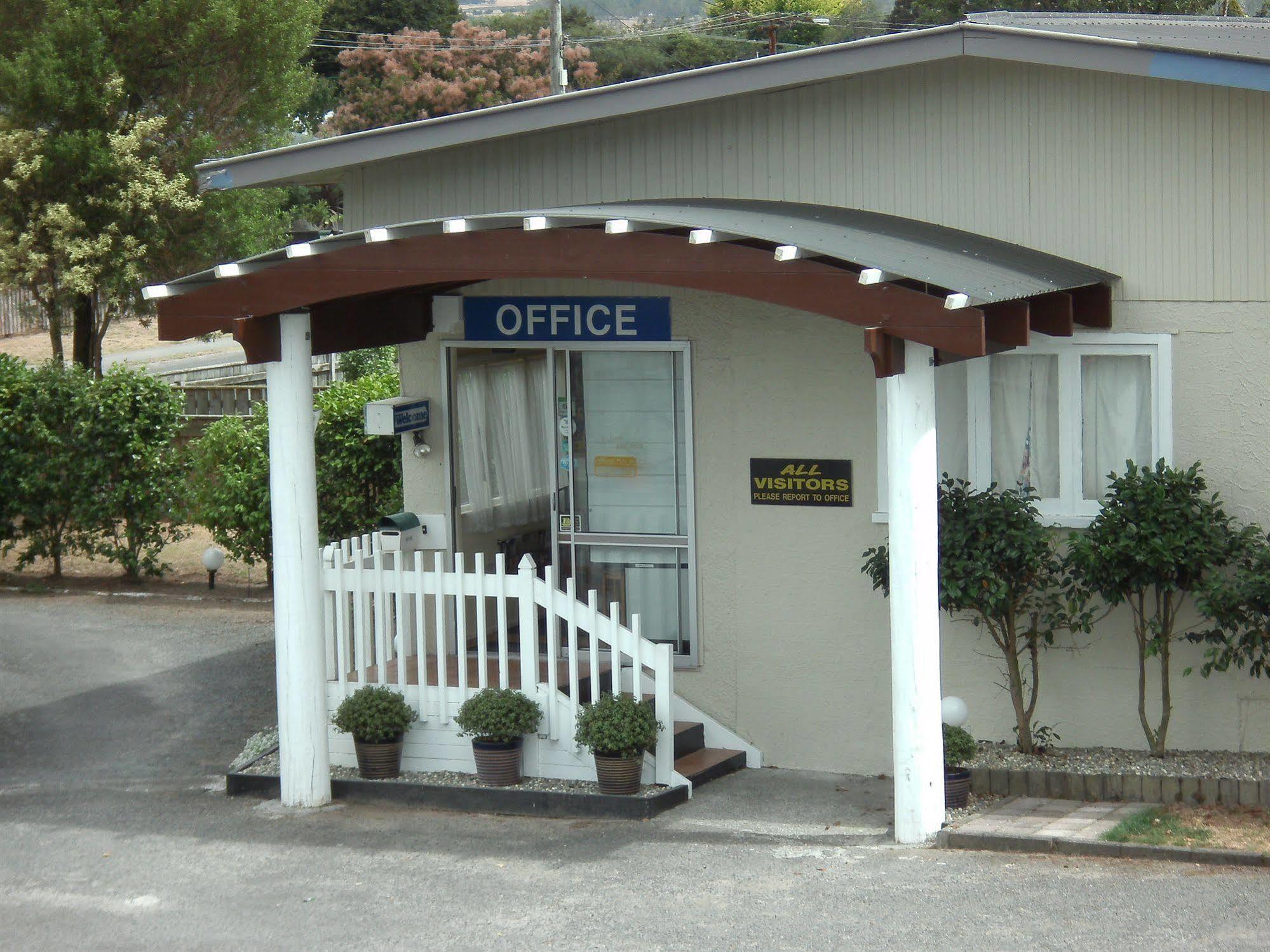 Camellia Court Family Motel Taupo Exterior foto